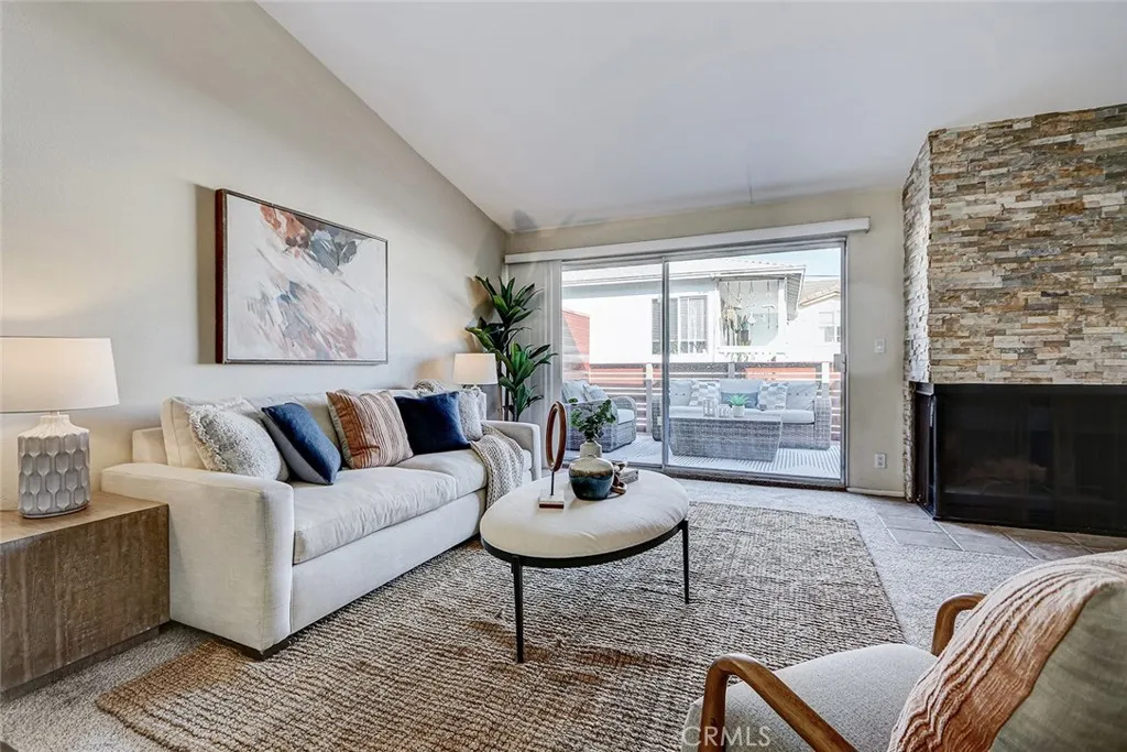 2105 Mathews Avenue 11, Redondo Beach, California 90278 home-pic-1