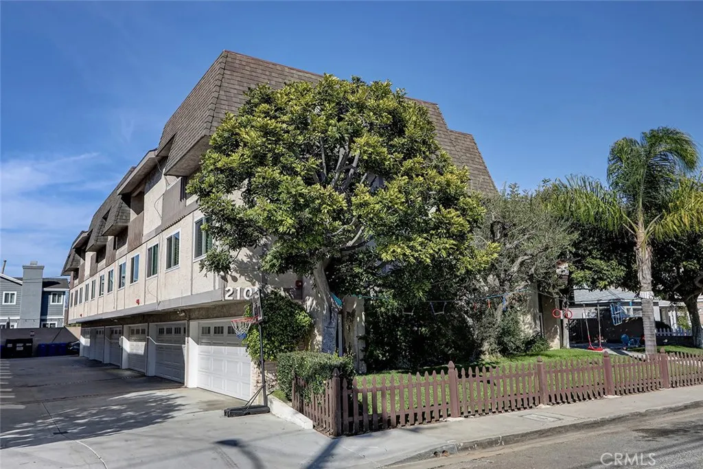 2105 Mathews Avenue 11, Redondo Beach, California 90278 home-pic-38