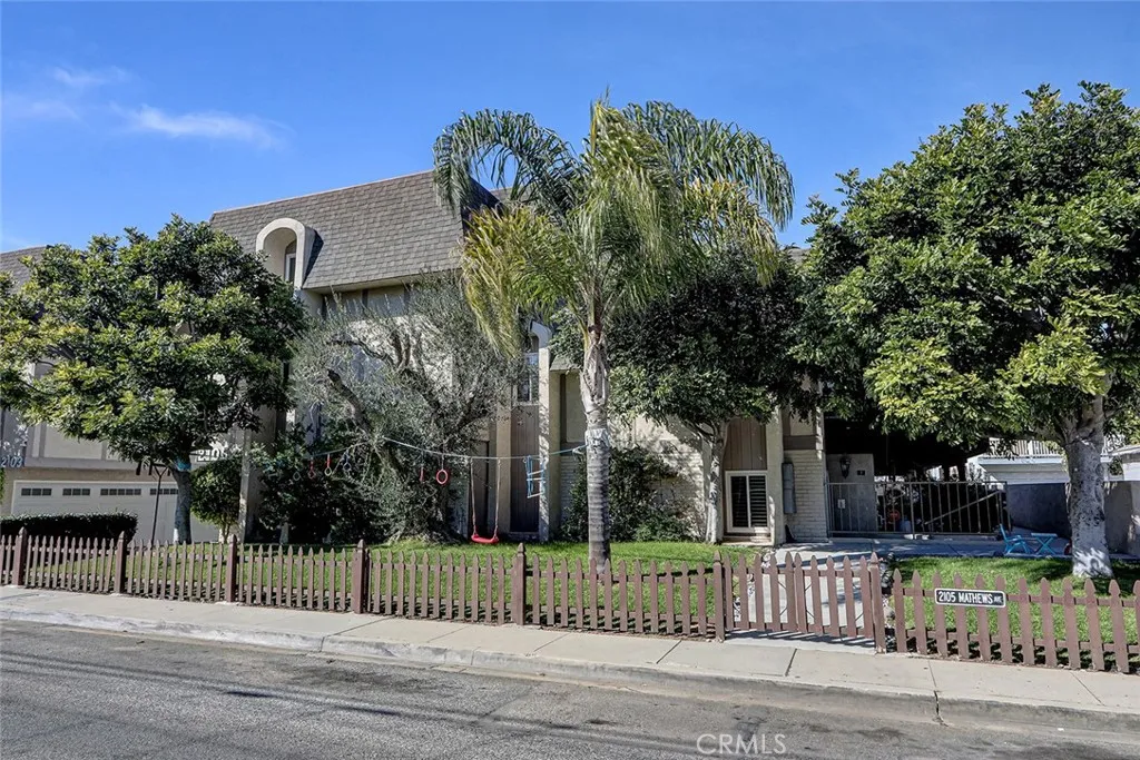 2105 Mathews Avenue 11, Redondo Beach, California 90278 home-pic-39