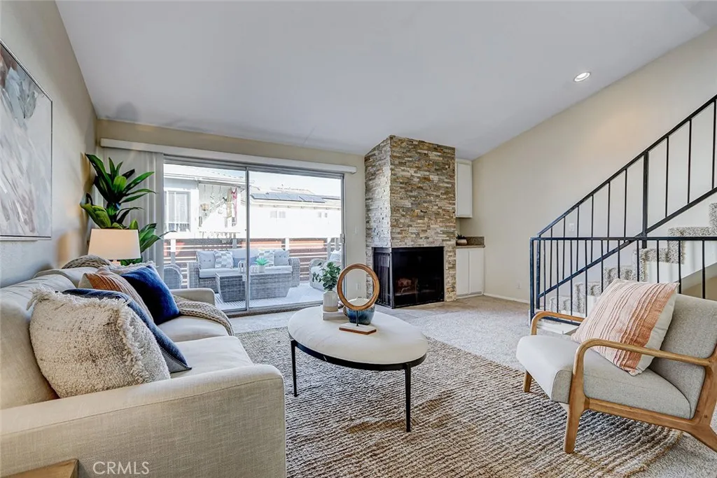 2105 Mathews Avenue 11, Redondo Beach, California 90278 home-pic-16