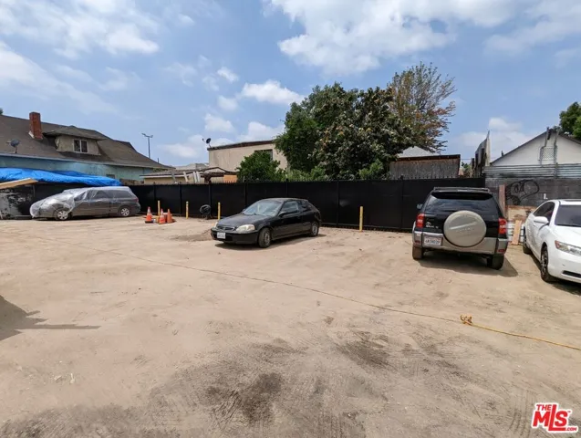 Parking for 10+ Cars