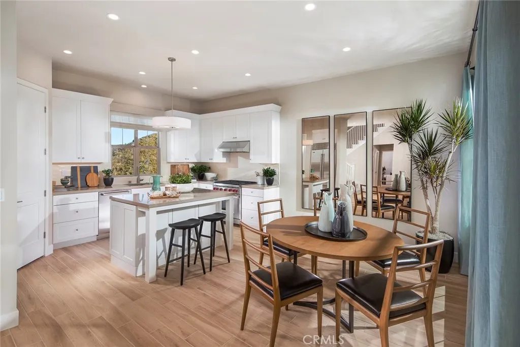 219 Birdseye, Irvine, California 92618 home-pic-4