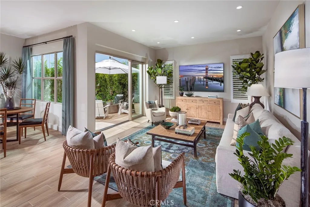 219 Birdseye, Irvine, California 92618 home-pic-3