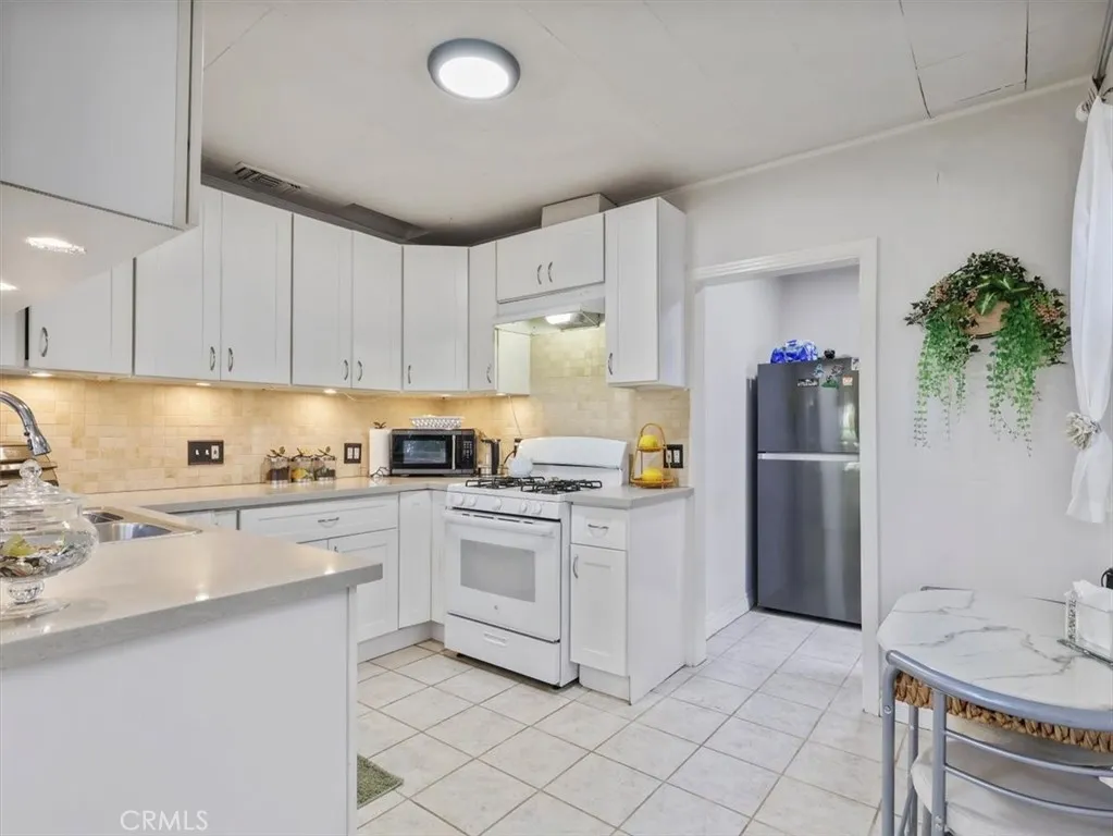 1148 Justin Avenue, Glendale, California 91201 home-pic-15