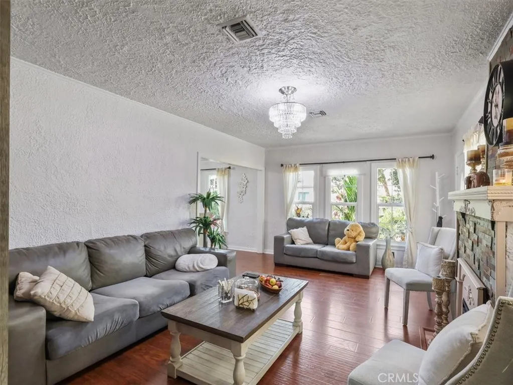 1148 Justin Avenue, Glendale, California 91201 home-pic-8