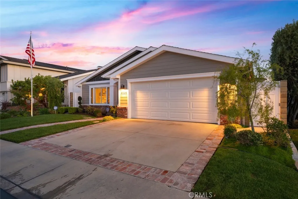 4424 Hazelnut Avenue, Seal Beach, California 90740 home-pic-2