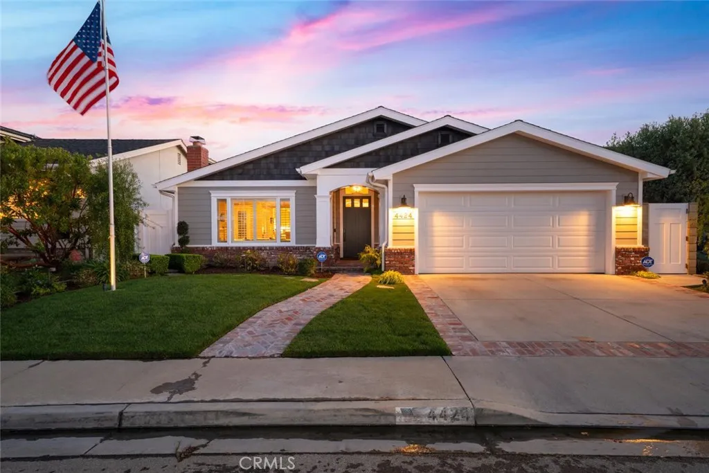 4424 Hazelnut Avenue, Seal Beach, California 90740 home-pic-1