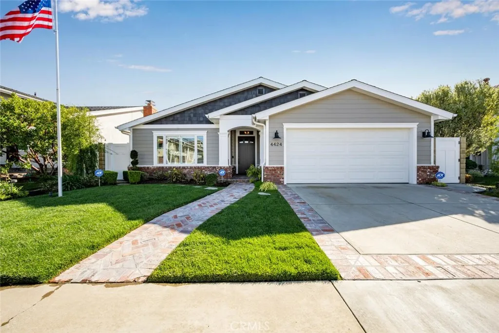 4424 Hazelnut Avenue, Seal Beach, California 90740 home-pic-4