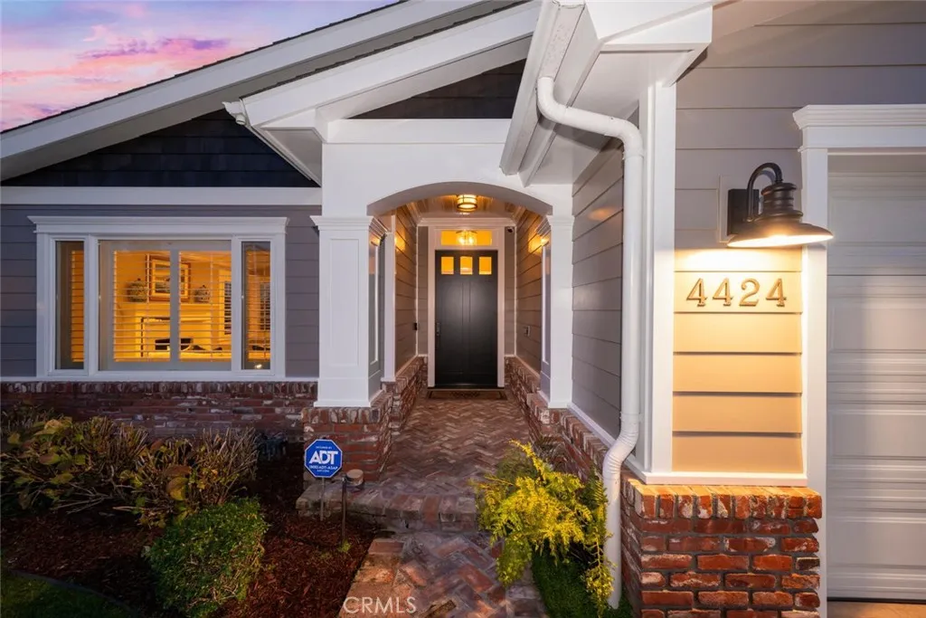 4424 Hazelnut Avenue, Seal Beach, California 90740 home-pic-3