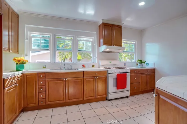 2504 Piedmont Avenue, Montrose, California 91020
