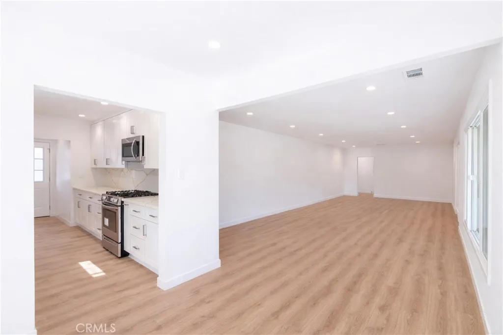 13900 Cantlay Street, Van Nuys, California 91405 home-pic-4