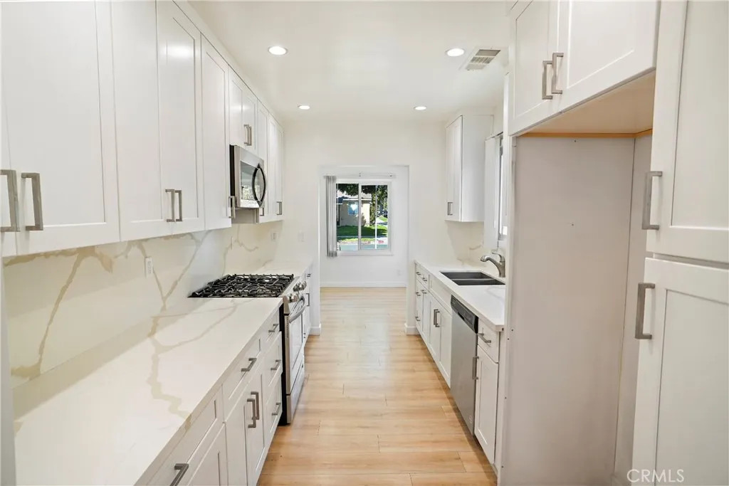 13900 Cantlay Street, Van Nuys, California 91405 home-pic-7