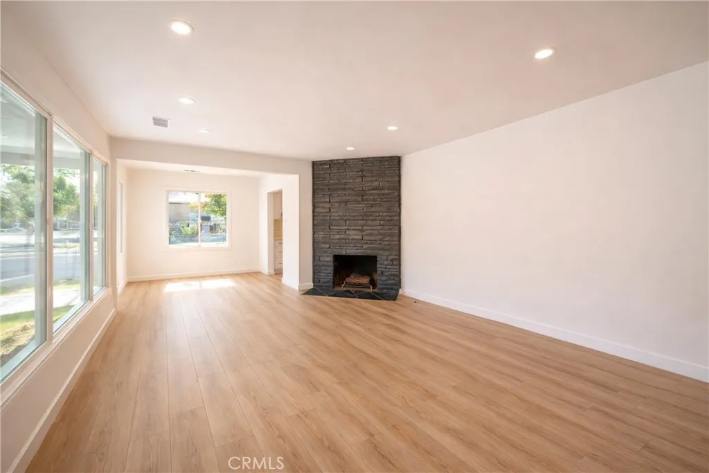 13900 Cantlay Street, Van Nuys, California 91405 home-pic-3