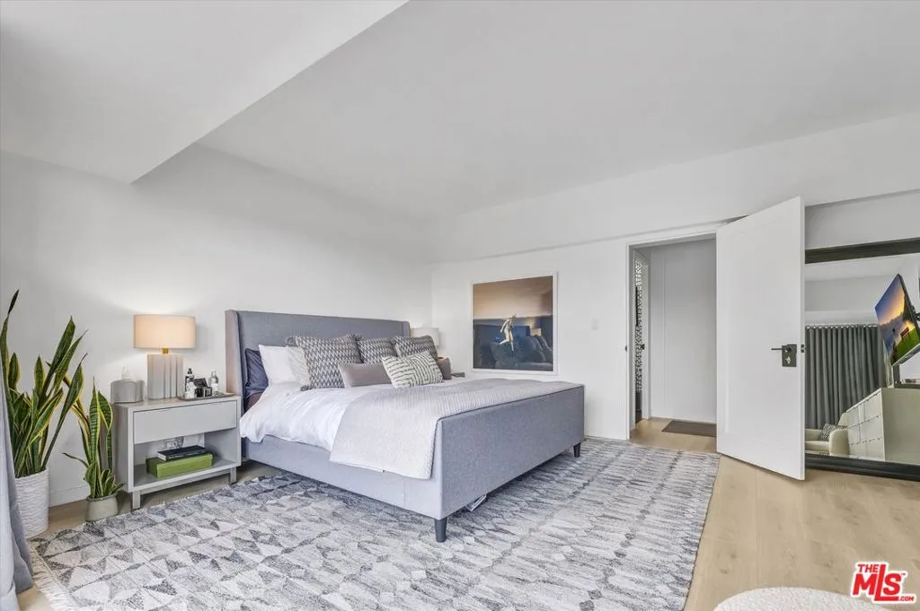999 N Doheny Drive 312, Los Angeles, California 90069 home-pic-15