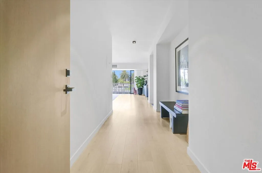 999 N Doheny Drive 312, Los Angeles, California 90069 home-pic-2