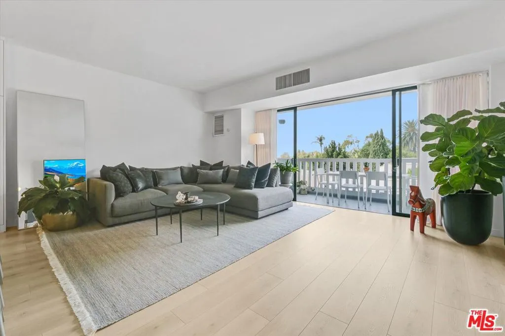 999 N Doheny Drive 312, Los Angeles, California 90069 home-pic-9