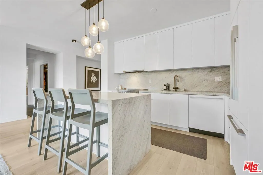 999 N Doheny Drive 312, Los Angeles, California 90069 home-pic-1