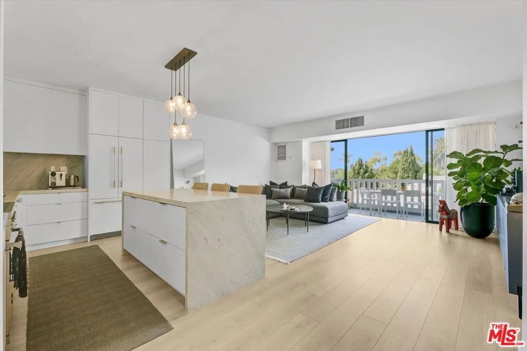 999 N Doheny Drive 312, Los Angeles, California 90069 home-pic-10