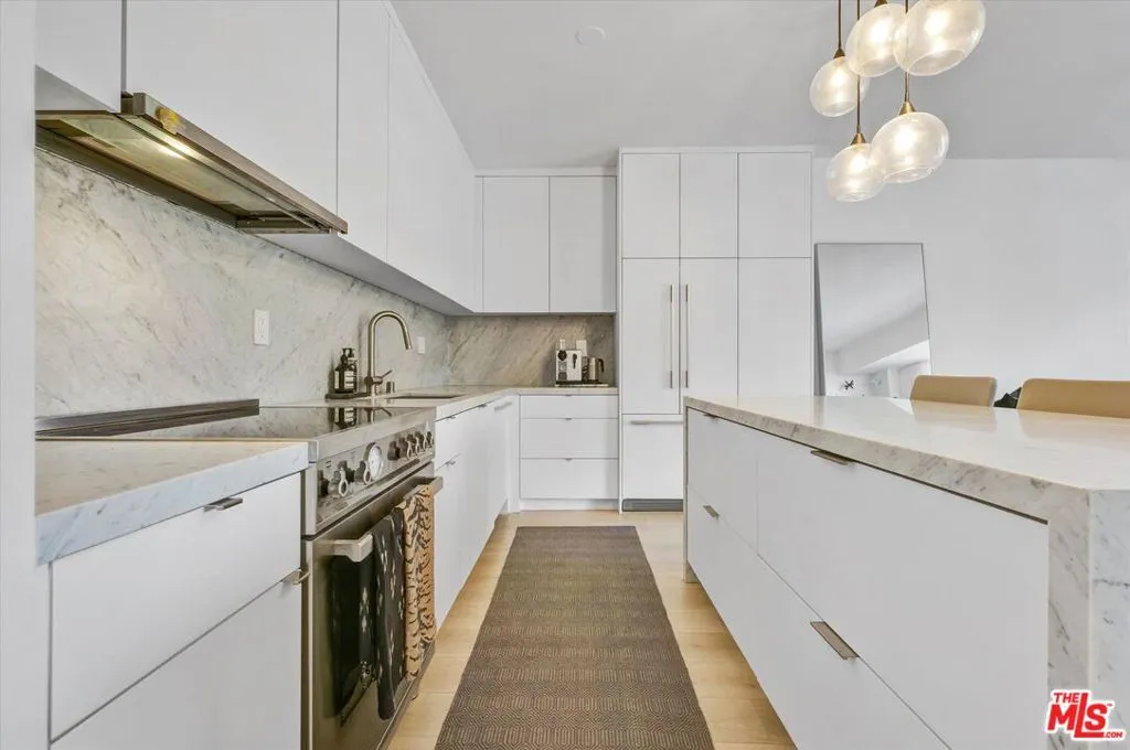 999 N Doheny Drive 312, Los Angeles, California 90069 home-pic-7