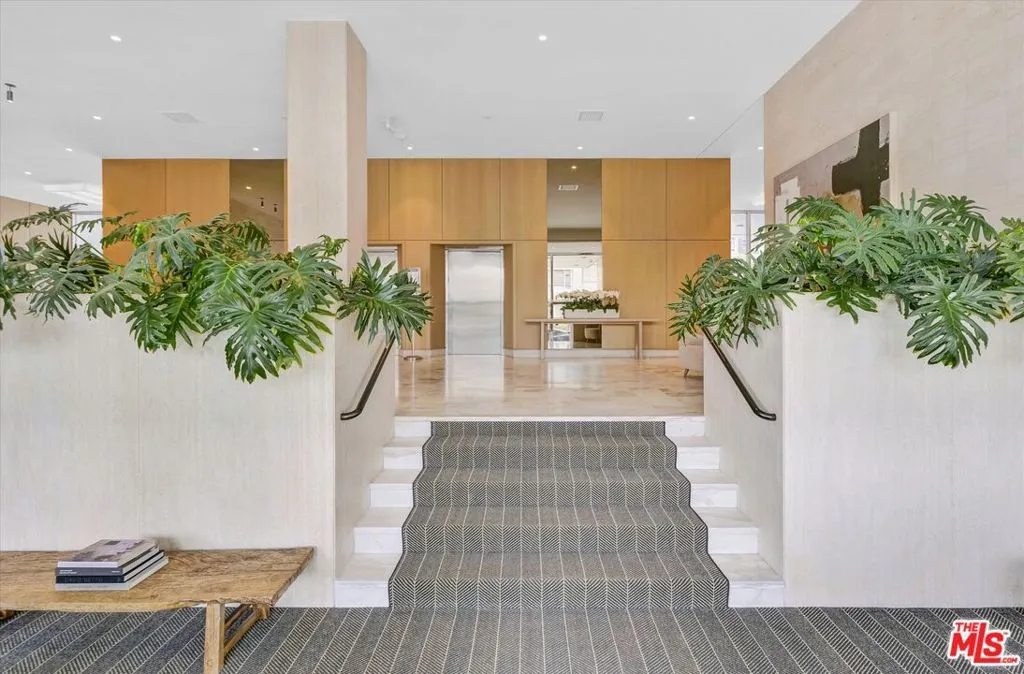 999 N Doheny Drive 312, Los Angeles, California 90069 home-pic-21