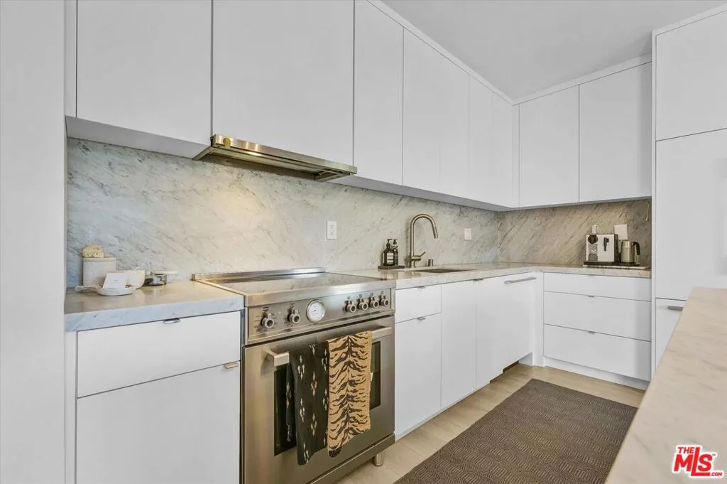 999 N Doheny Drive 312, Los Angeles, California 90069 home-pic-6