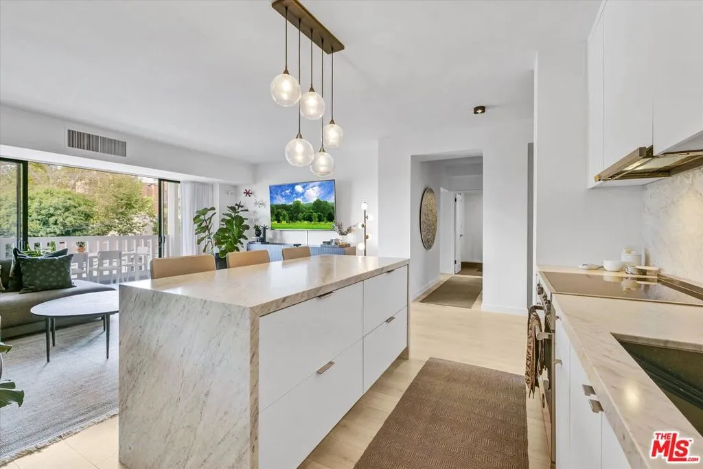 999 N Doheny Drive 312, Los Angeles, California 90069 home-pic-8