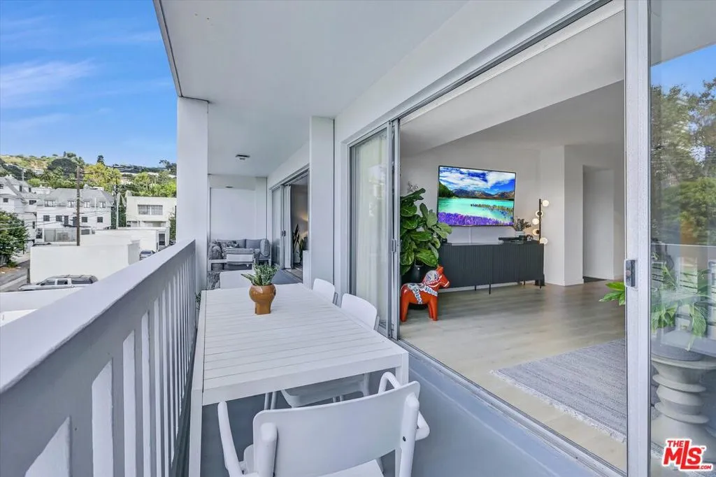 999 N Doheny Drive 312, Los Angeles, California 90069 home-pic-18