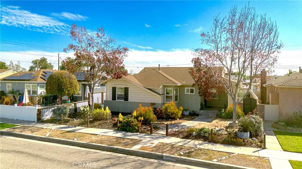 10462 Somerset Boulevard, Bellflower, California 90706 home-pic-2