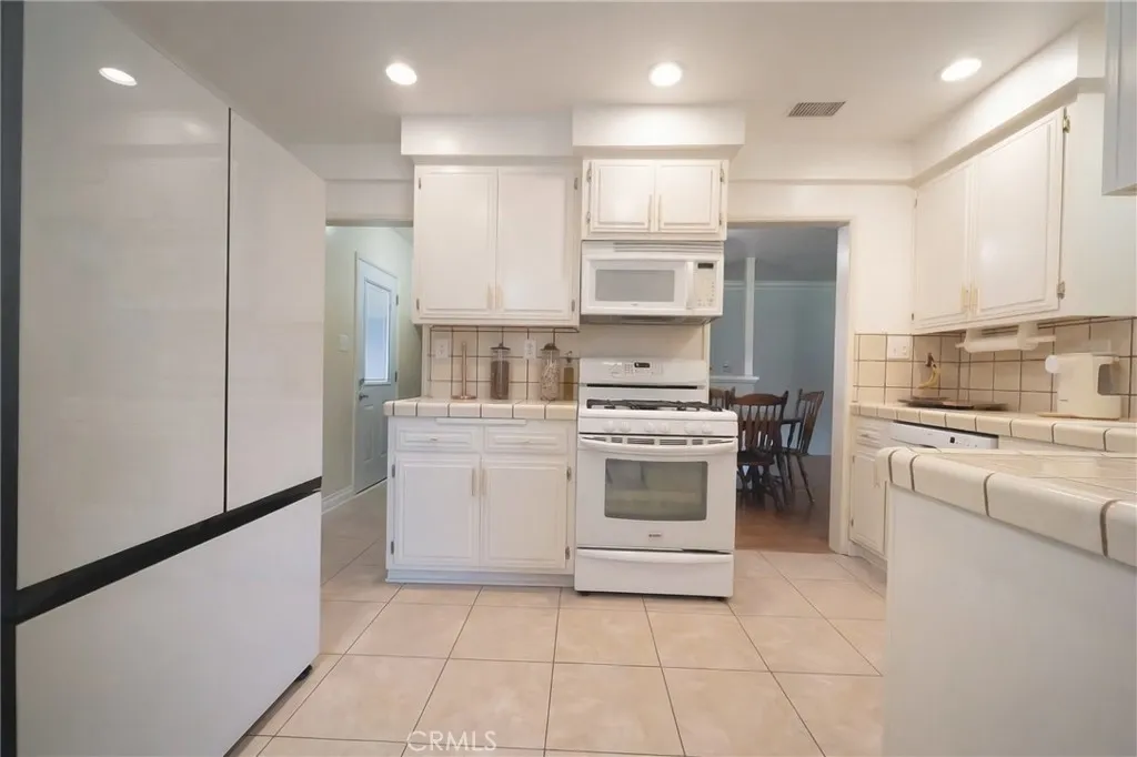 10462 Somerset Boulevard, Bellflower, California 90706 home-pic-11