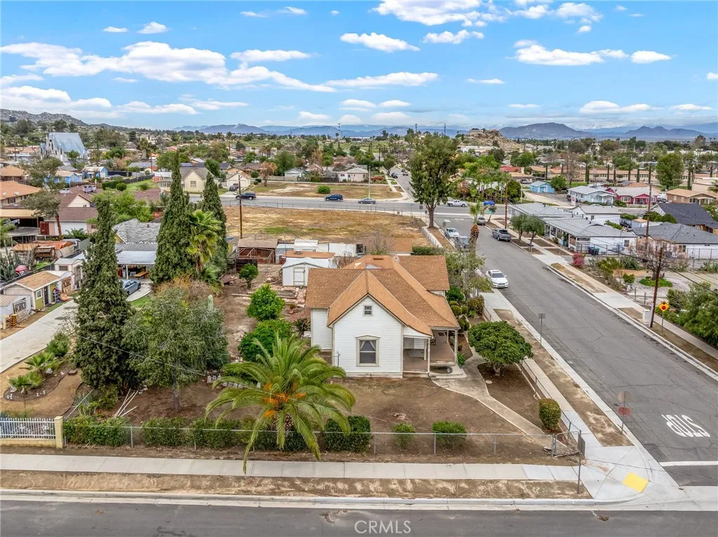306 W 6th Street, Perris, California 92570 home-pic-1