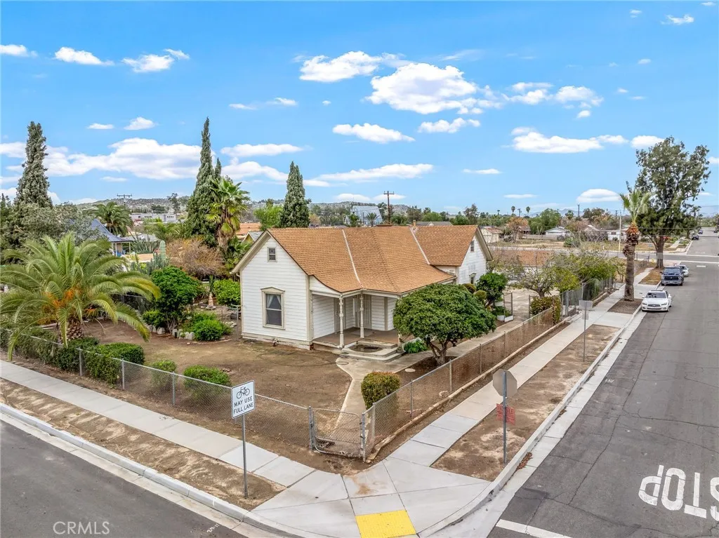 306 W 6th Street, Perris, California 92570 home-pic-5
