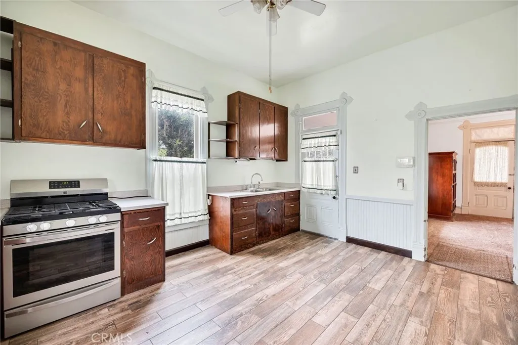 306 W 6th Street, Perris, California 92570 home-pic-10