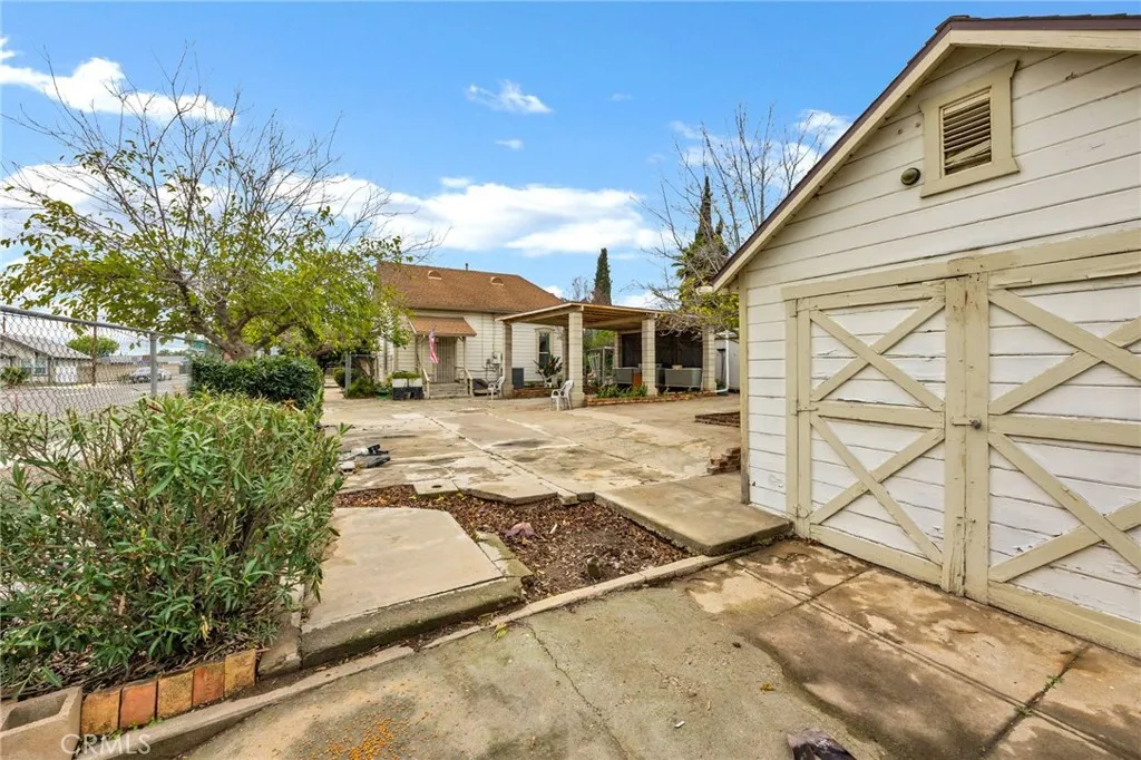 306 W 6th Street, Perris, California 92570 home-pic-35