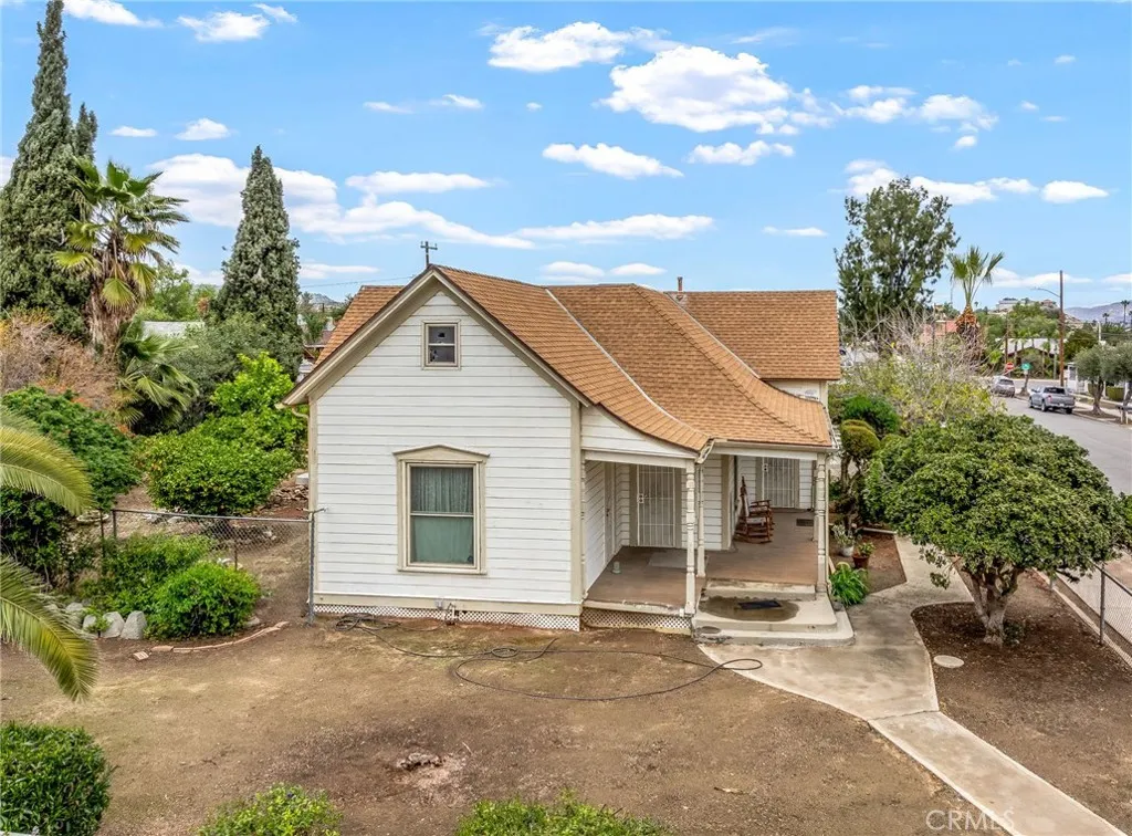 306 W 6th Street, Perris, California 92570 home-pic-6