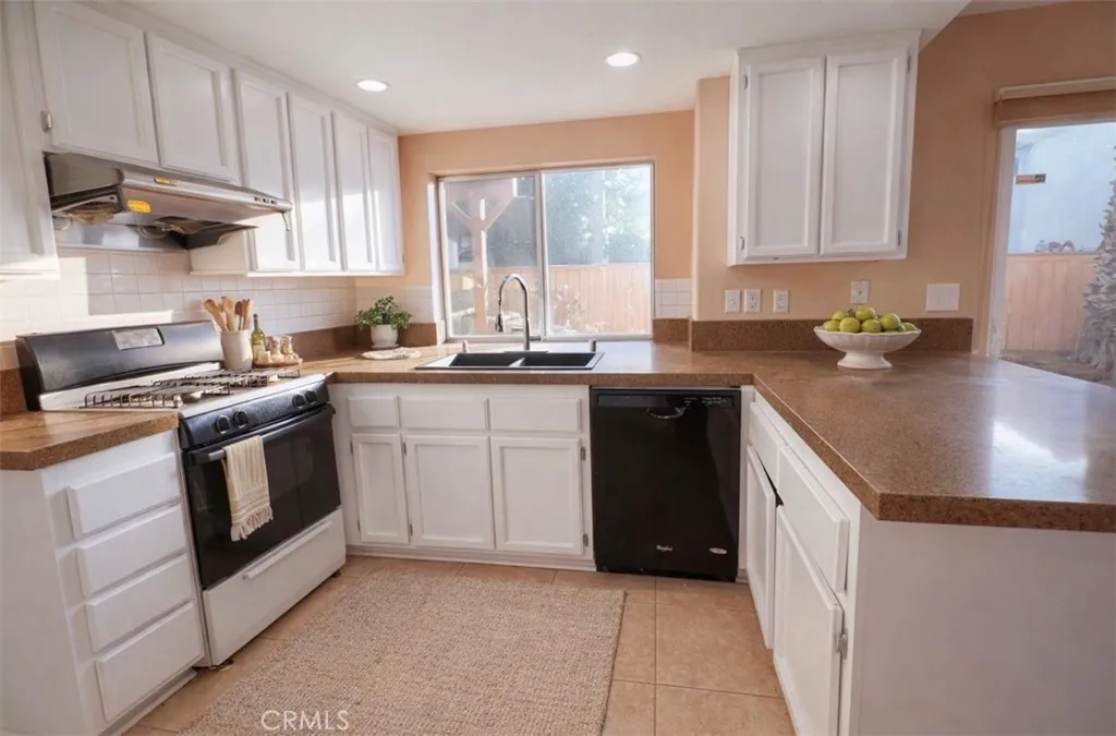 40087 Cannes Court, Temecula, California 92591 home-pic-6