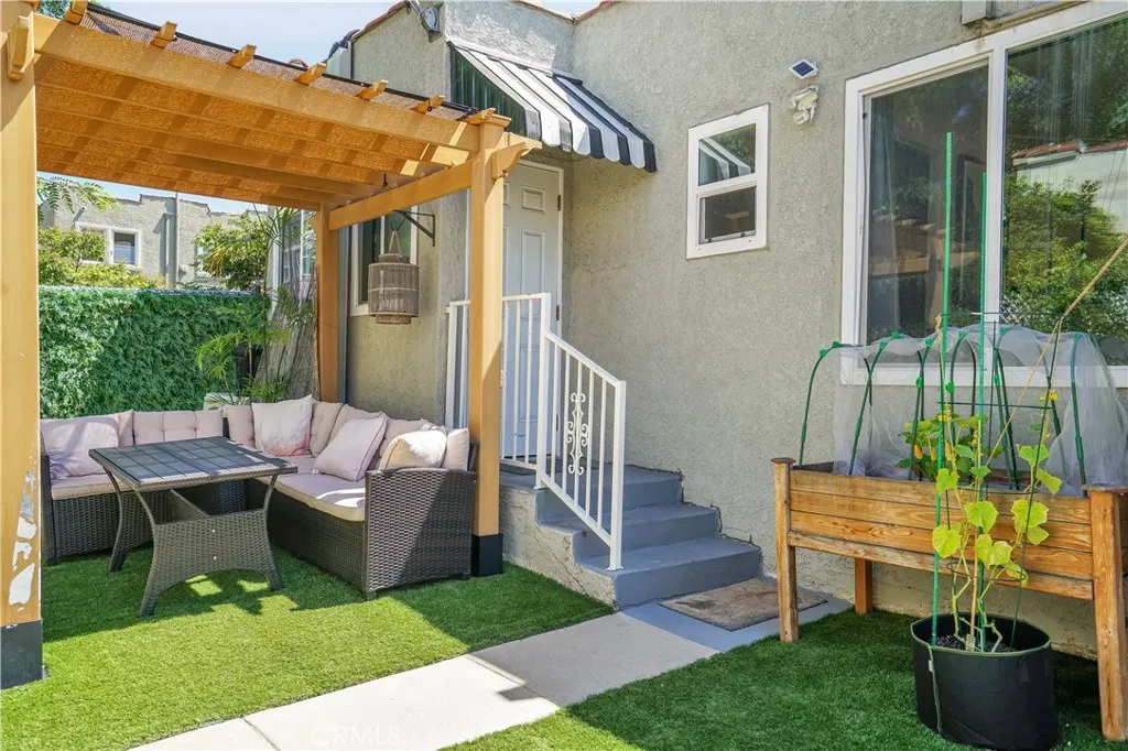 1301 S Hudson, Los Angeles, California 90019 home-pic-31