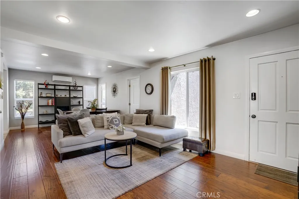 1301 S Hudson, Los Angeles, California 90019 home-pic-10