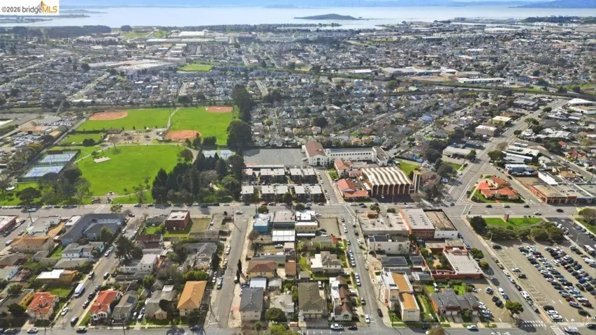 aerial view of property and surrounding area