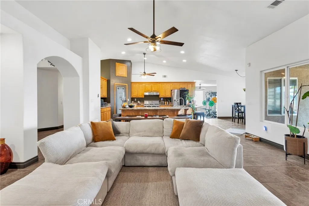 13724 Yuma Road, Apple Valley, California 92307 home-pic-16