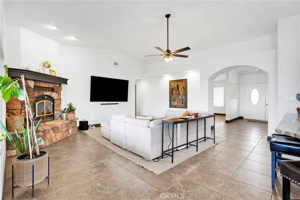 13724 Yuma Road, Apple Valley, California 92307 home-pic-22