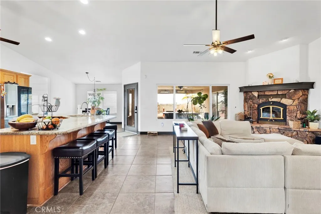 13724 Yuma Road, Apple Valley, California 92307 home-pic-13