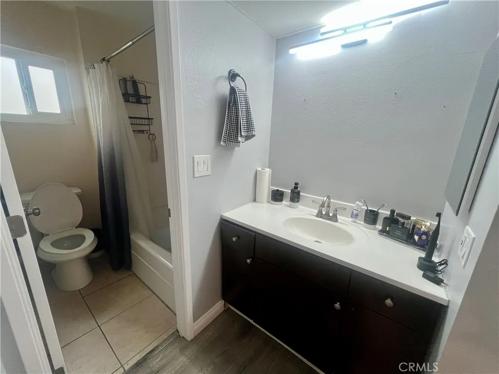 7301 Lennox, Van Nuys, California 91405 home-pic-12