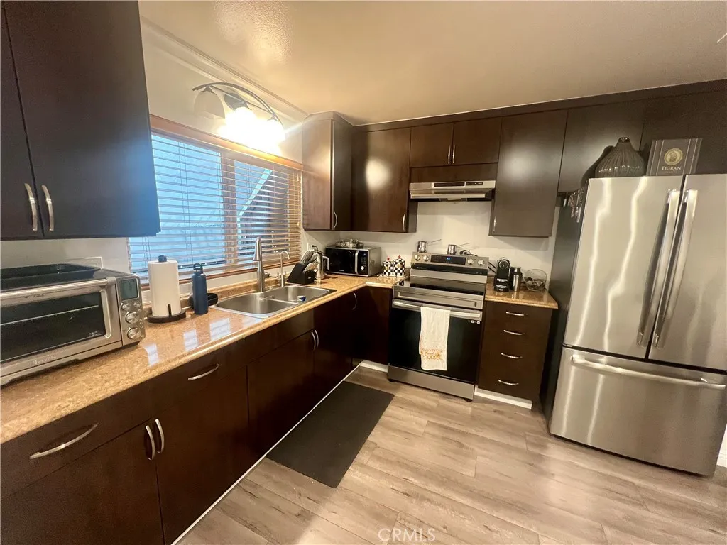 7301 Lennox, Van Nuys, California 91405 home-pic-6