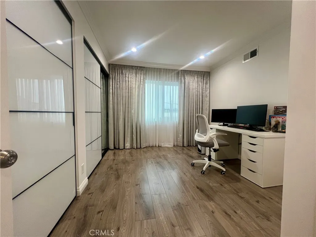 7301 Lennox, Van Nuys, California 91405 home-pic-11