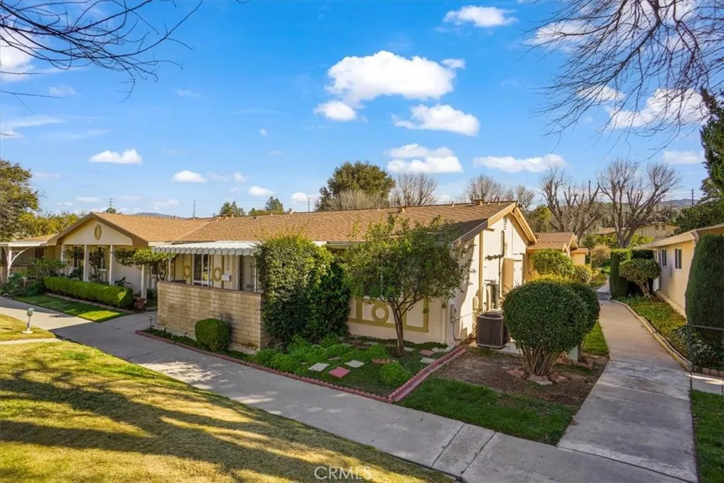 26837 Avenue Of The Oaks, Newhall, California 91321 home-pic-3