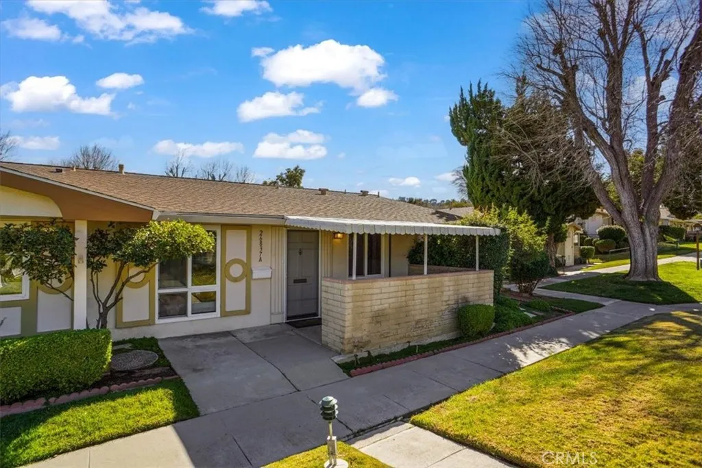 26837 Avenue Of The Oaks, Newhall, California 91321 home-pic-2
