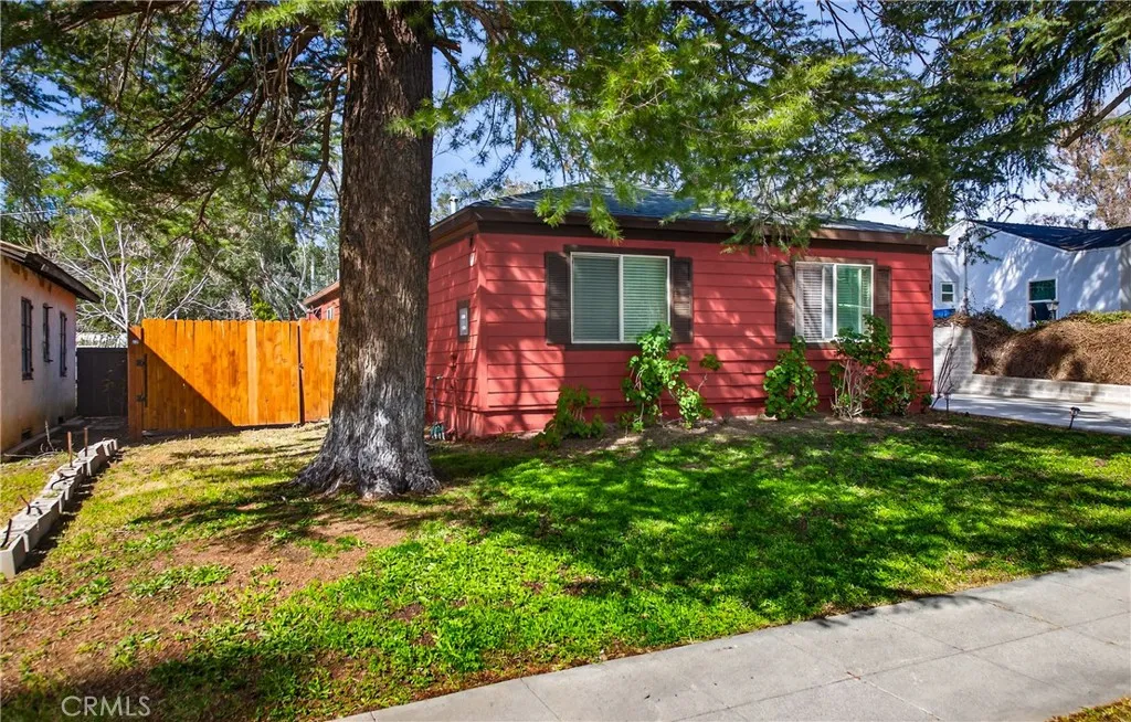 1087 N 1st St, Banning, California 92220 home-pic-23