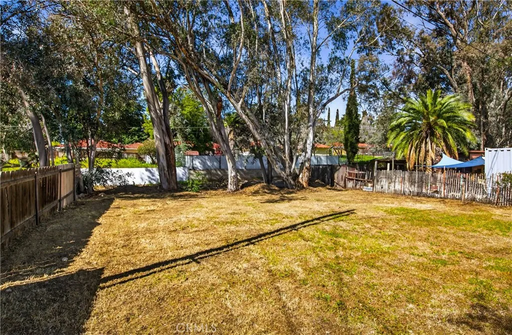 1087 N 1st St, Banning, California 92220 home-pic-22