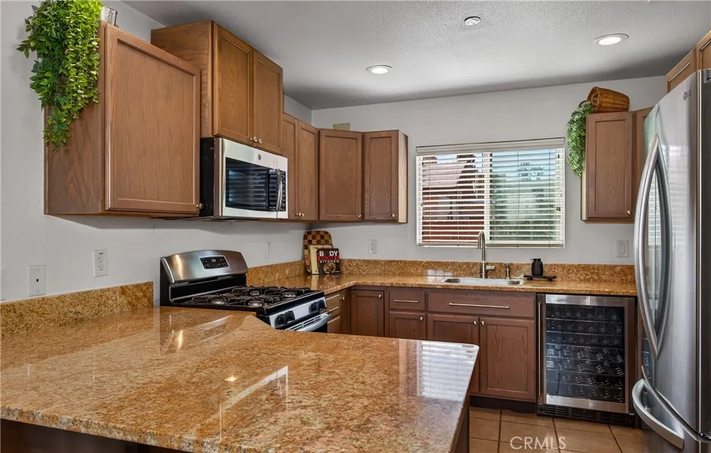 1087 N 1st St, Banning, California 92220 home-pic-10