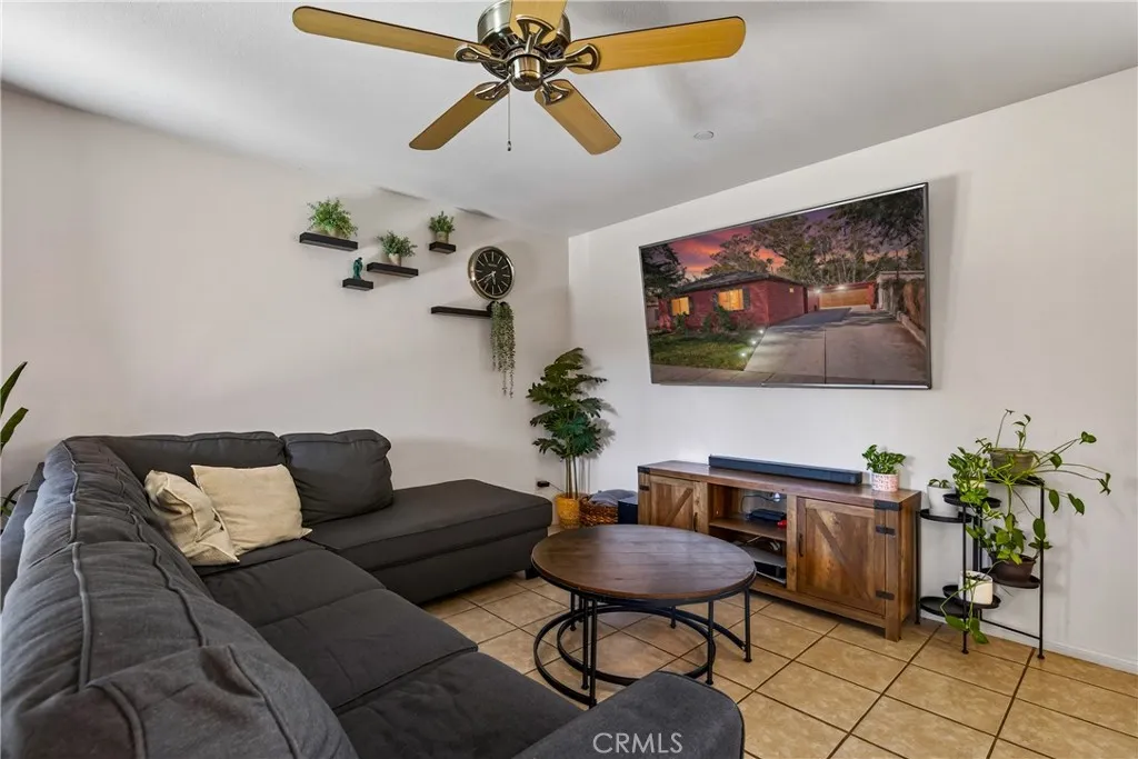 1087 N 1st St, Banning, California 92220 home-pic-8